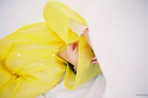 成人雨衣女生能穿吗视频,女生穿搭指南，轻松驾驭时尚与实用