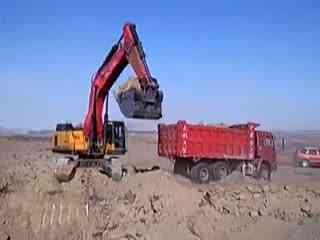 挖土机挖土视频成人,现实与虚拟的土石交融