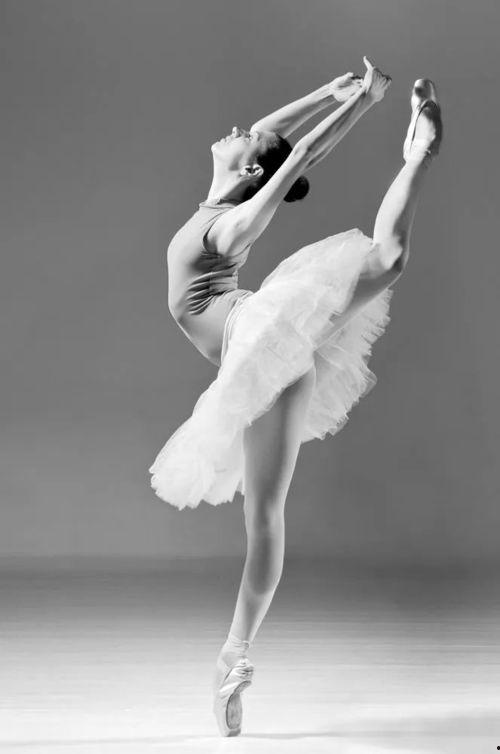 成人芭蕾撕脚背视频大全