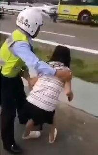 成人劈叉压腿疼哭视频,成人劈叉压腿，疼痛泪水交织的蜕变瞬间