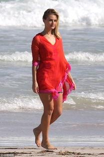 成人海边大妈裙子视频,展现夏日风情