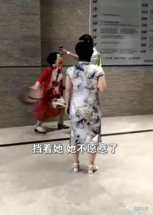 成人海边大妈裙子视频,展现夏日风情
