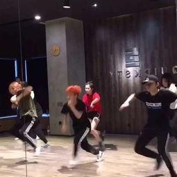 最新流行的成人舞蹈视频,揭秘2023年度最火成人舞蹈视频趋势