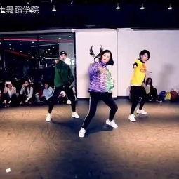 最新流行的成人舞蹈视频,揭秘2023年度最火成人舞蹈视频趋势