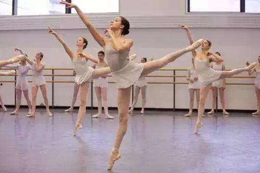 简单成人手式舞蹈视频,简单成人手式舞蹈视频教程解析