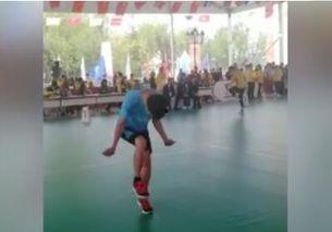 跳绳视频成人男孩,成人男孩跳绳健身风采展示